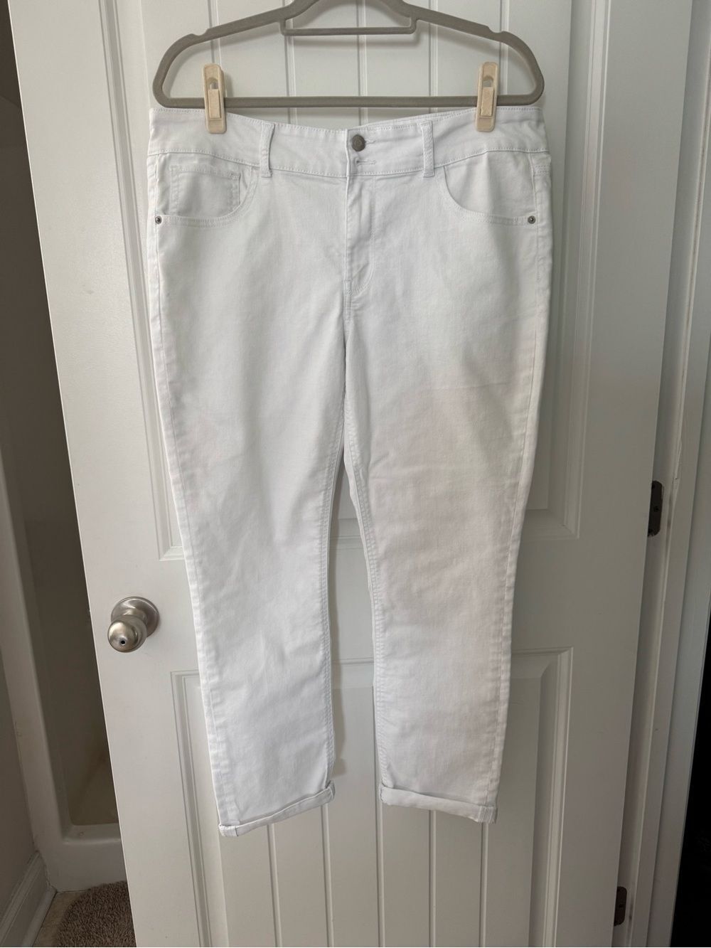 No Boundaries White Cropped Straight-Leg Jeans